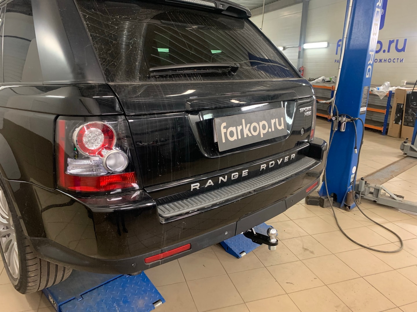 Установили фаркоп Baltex для Land Rover Range Rover Sport 2010 г. Установили фаркоп Baltex для Land Rover Range Rover Sport 2010 г.