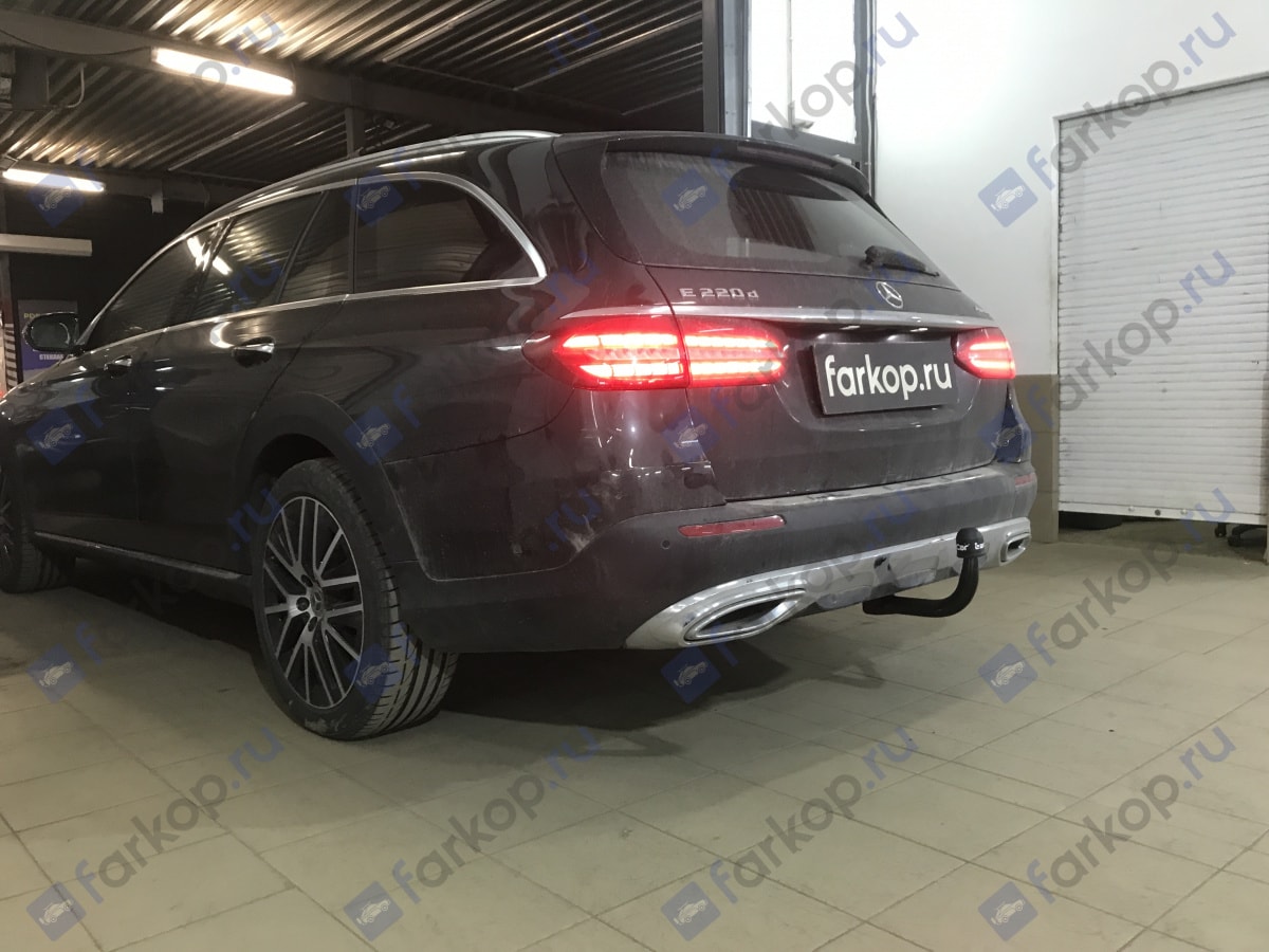 Установили фаркоп Aragon для Mercedes E-class 2021 г.
